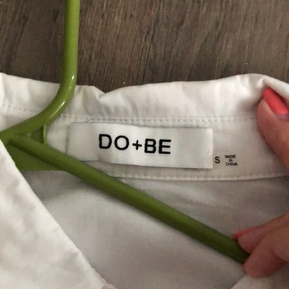 DO+BE WHITE BUTTON DOWN WITH LAXE UP RUFFLE SLEEVE - Picture 6 of 6